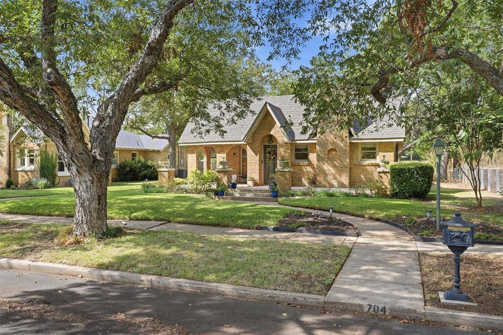 704 Forrest Avenue, Cleburne, TX 76033