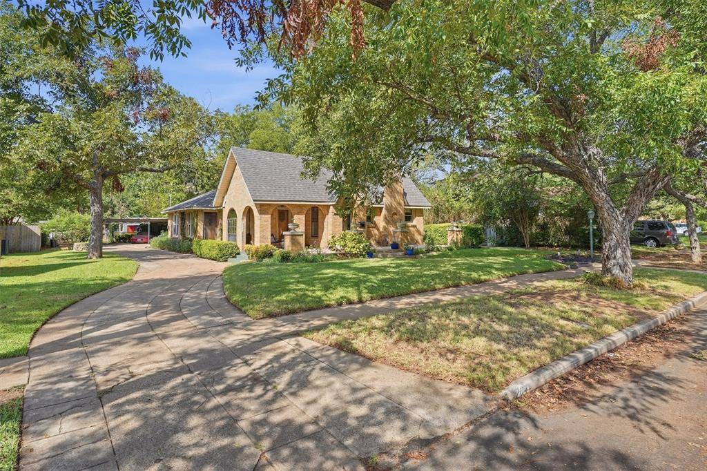 704 Forrest Avenue, Cleburne, TX 76033