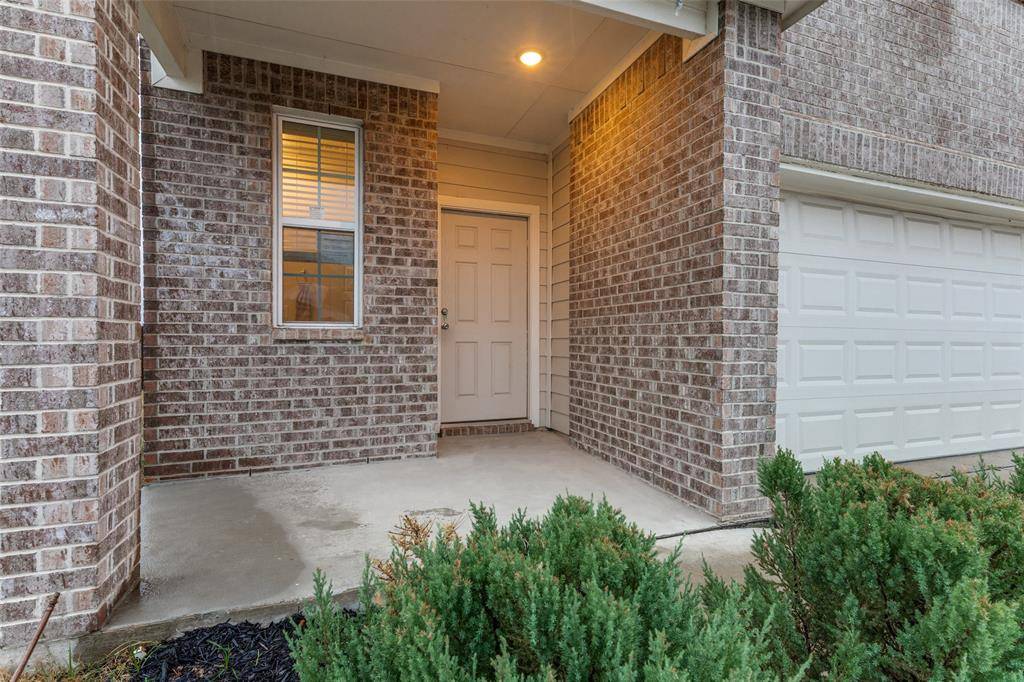 829 Jetliner Avenue, Fort Worth, TX 76131