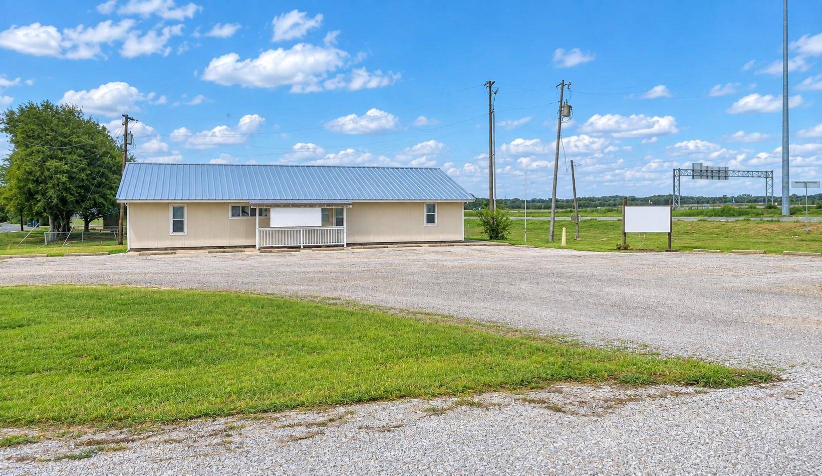 2501 Colorado ST, Lockhart, TX 78644