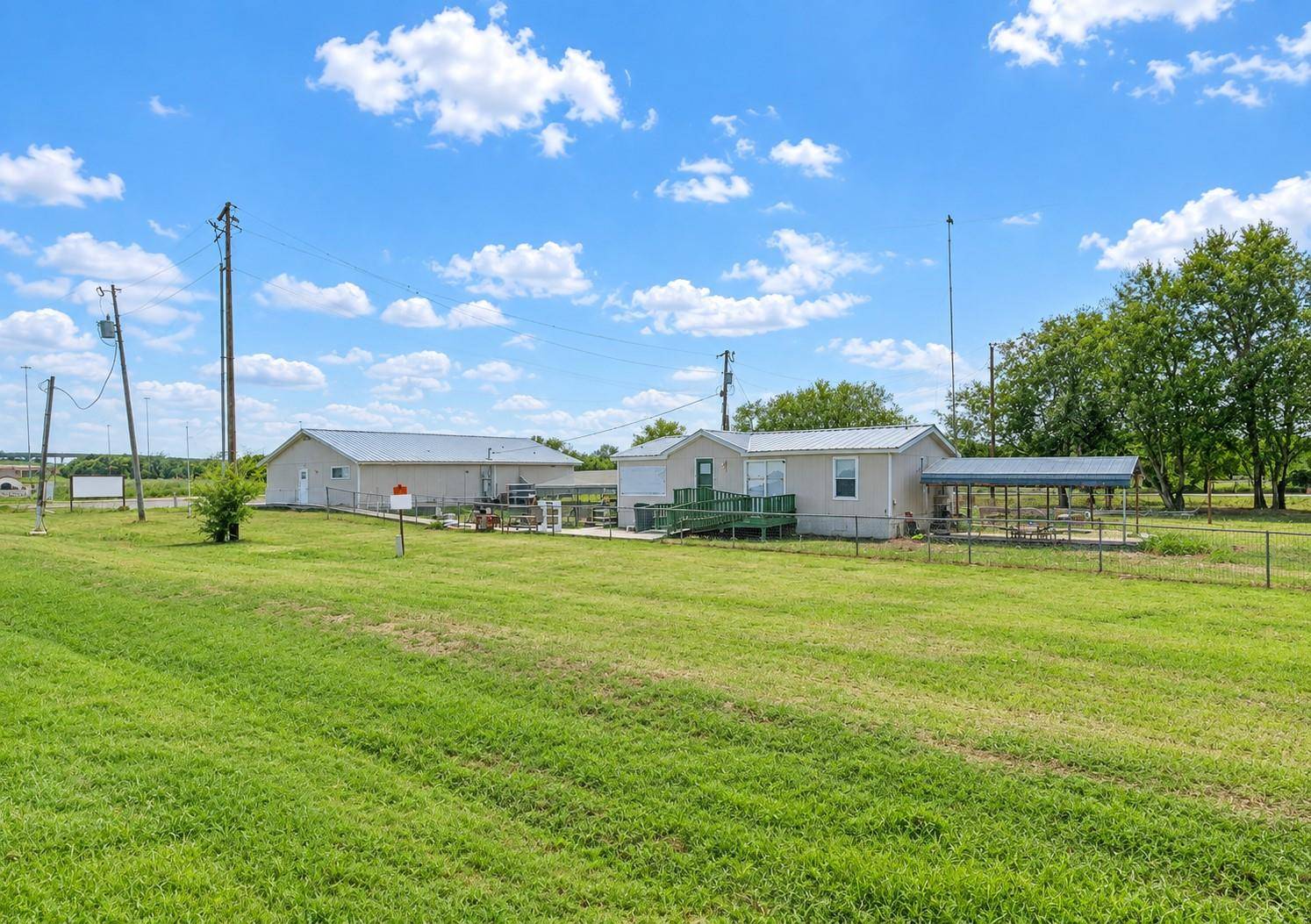 2501 Colorado ST, Lockhart, TX 78644