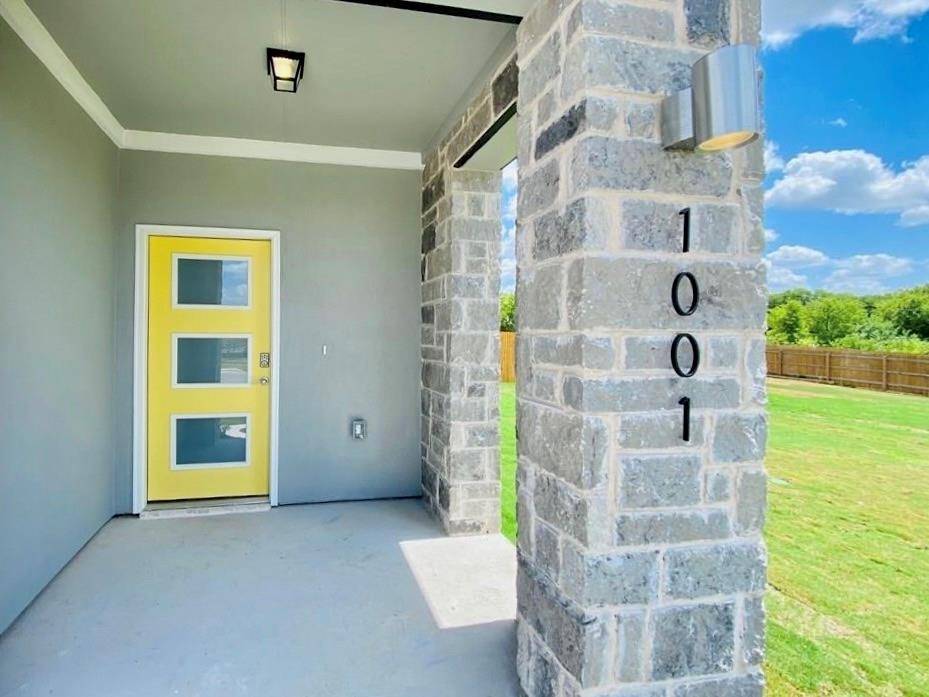 1001 Winnsboro LOOP, Round Rock, TX 78664