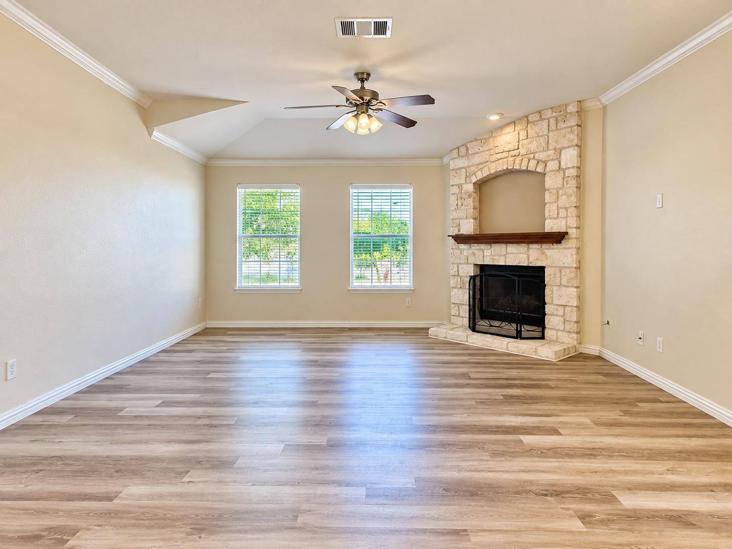 155 Birdwell LN, Buda, TX 78610