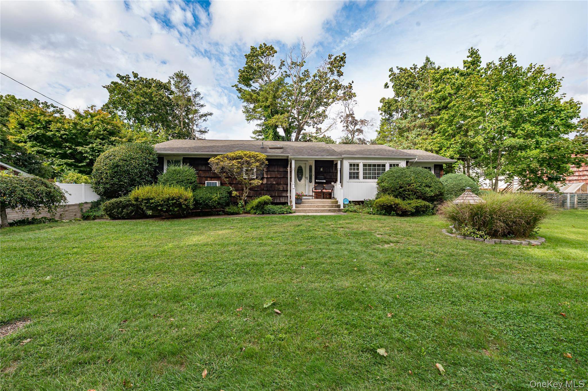 875 Townline RD, Hauppauge, NY 11788