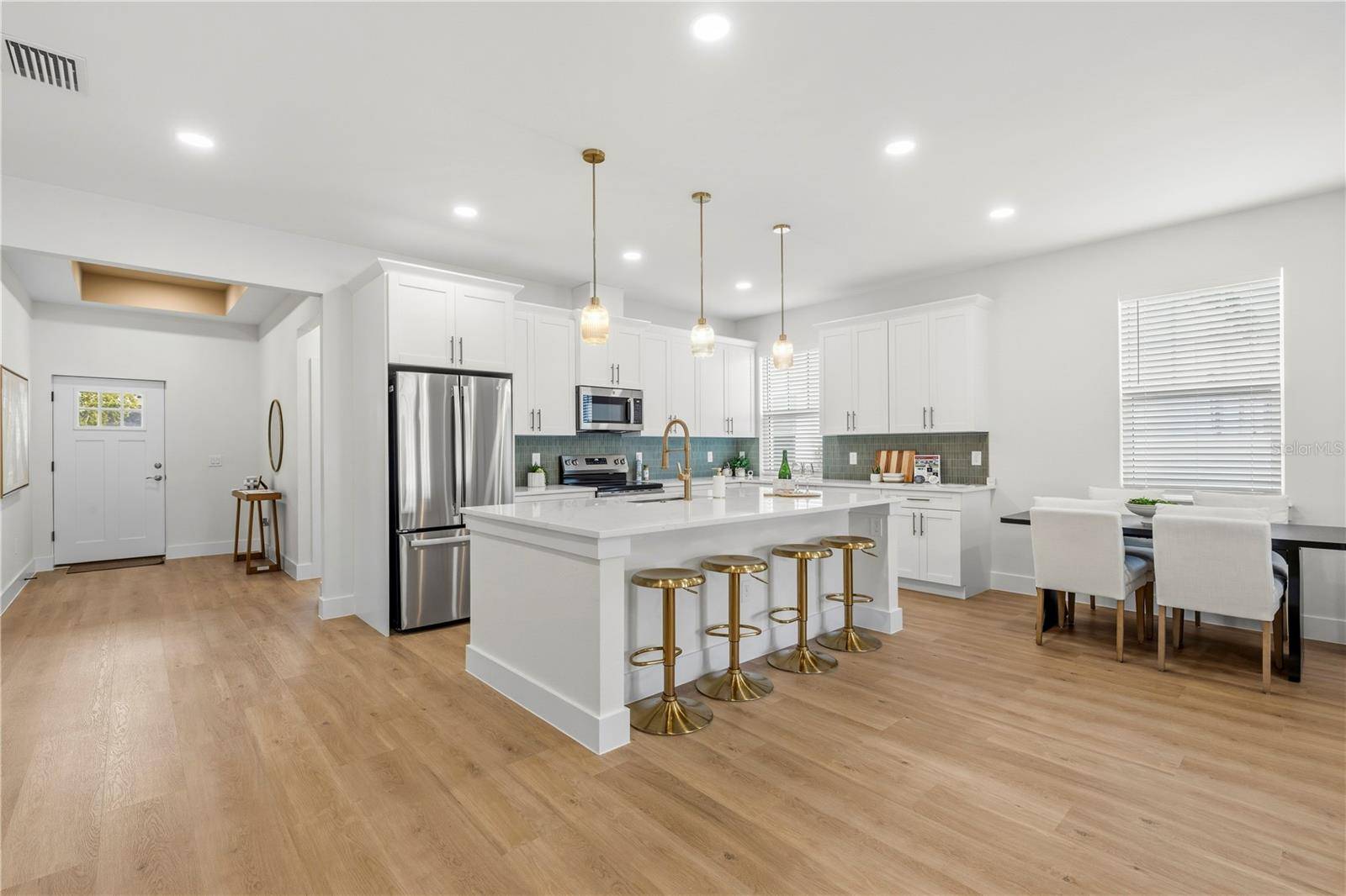 3336 8TH AVE N, St Petersburg, FL 33713