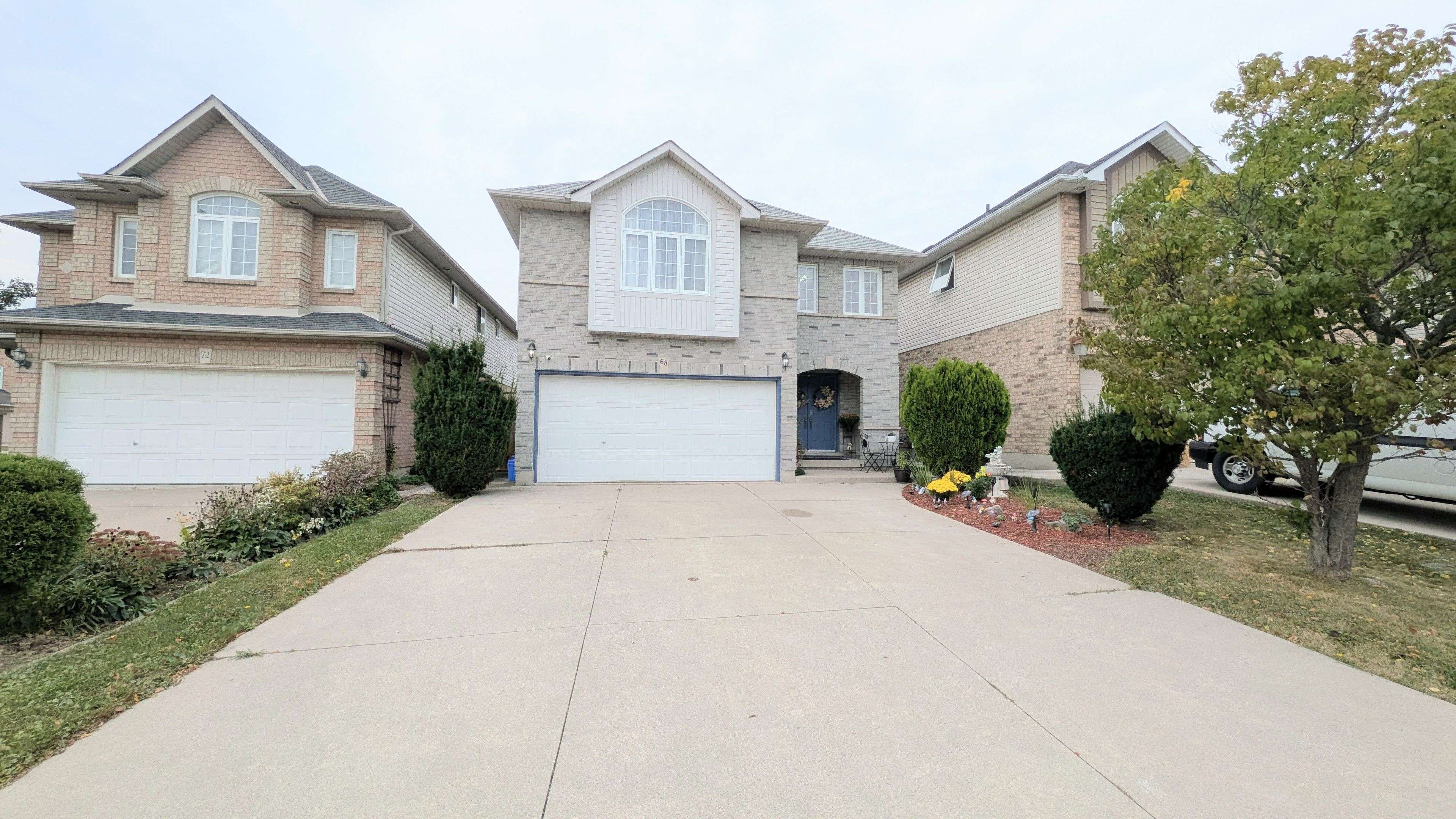 68 Benjamin DR, Hamilton, ON L9A 5K1