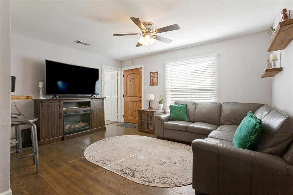 10511 Desdemona Drive, Dallas, TX 75228