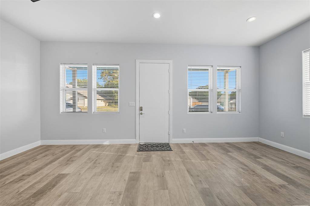 914 E Tucker Street, Fort Worth, TX 76104