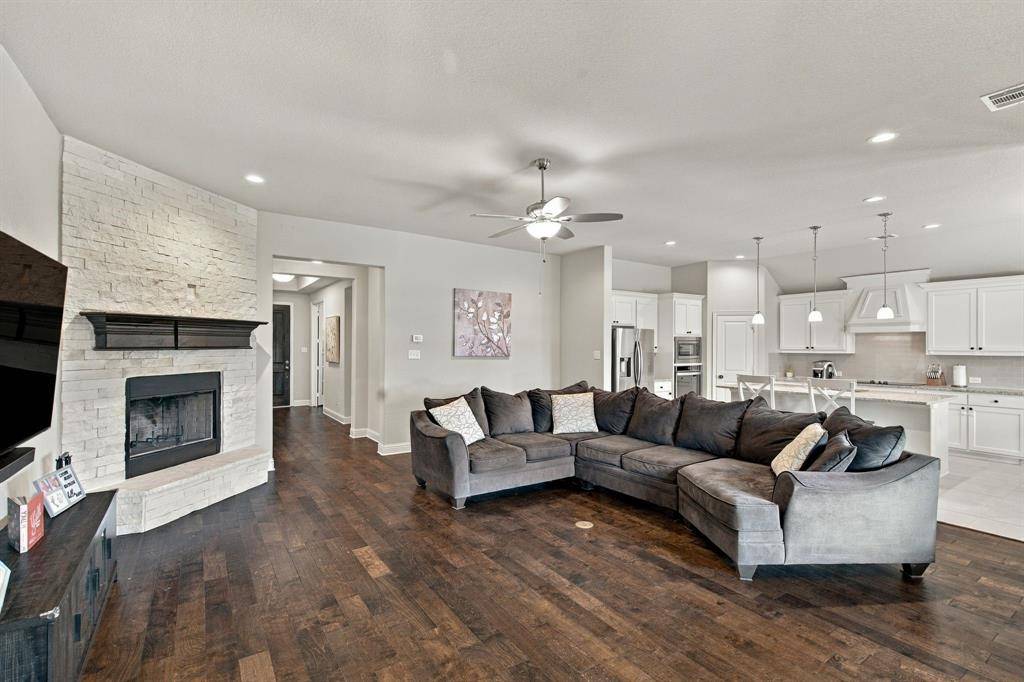 288 Brazos Street, Burleson, TX 76028