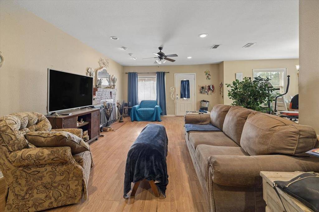 9462 County Road 147 W, Overton, TX 75684