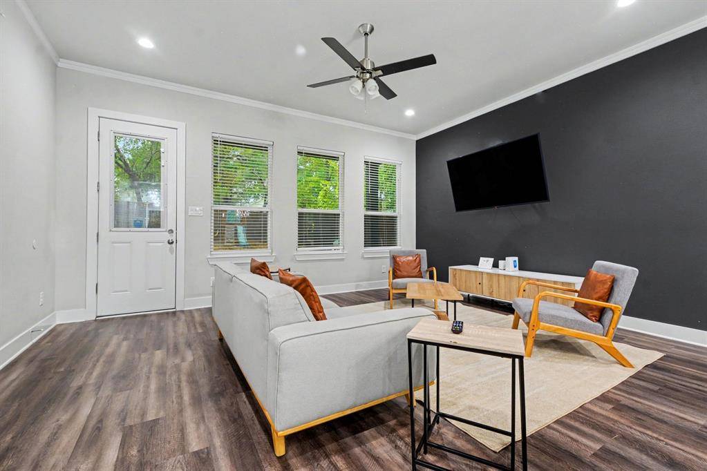 1435 Strickland Street, Dallas, TX 75216