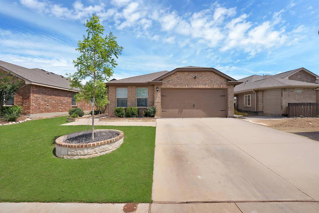 228 Foxhunter Street, Fort Worth, TX 76131