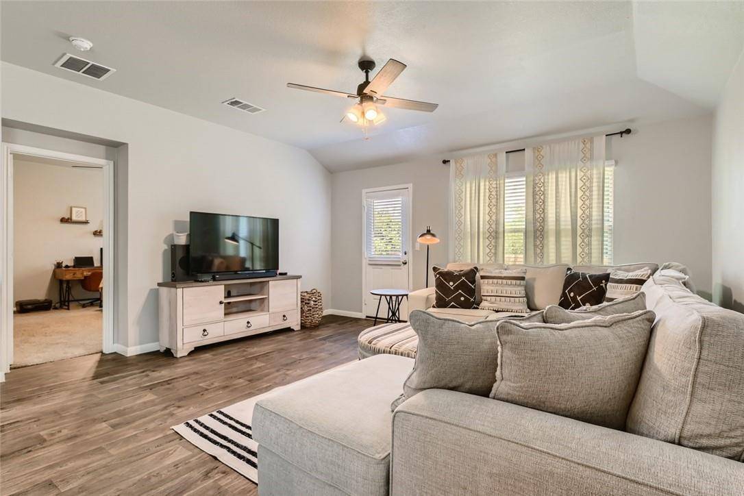 192 James Adkins DR, Kyle, TX 78640