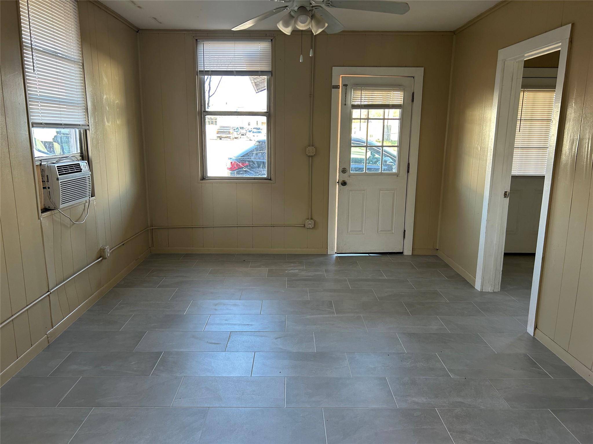 906 Haysel ST, Bastrop, TX 78602
