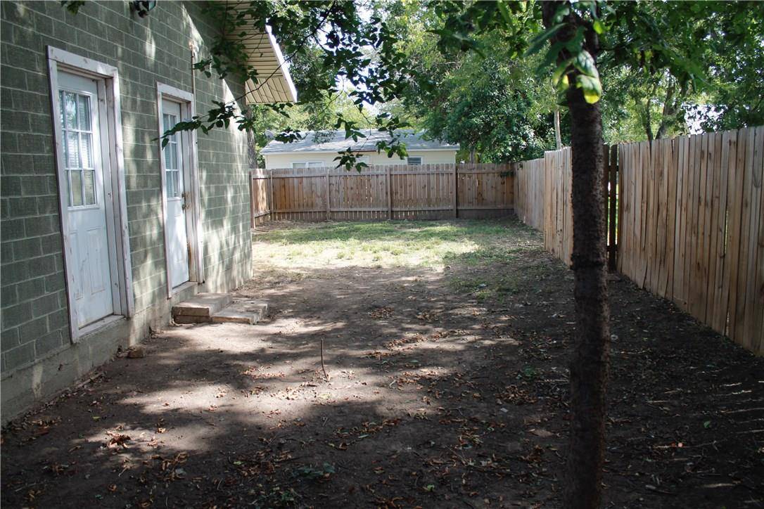 906 Haysel ST, Bastrop, TX 78602