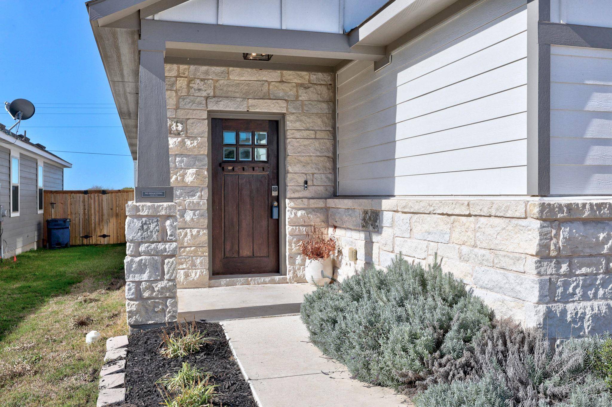 225 Unforgiven LN, Jarrell, TX 76537