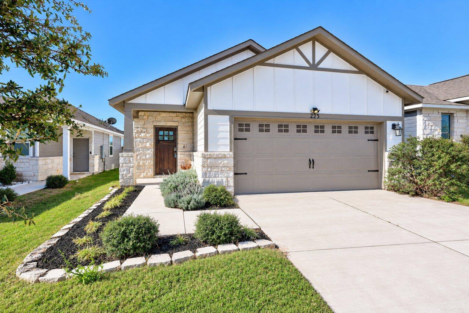 225 Unforgiven LN, Jarrell, TX 76537