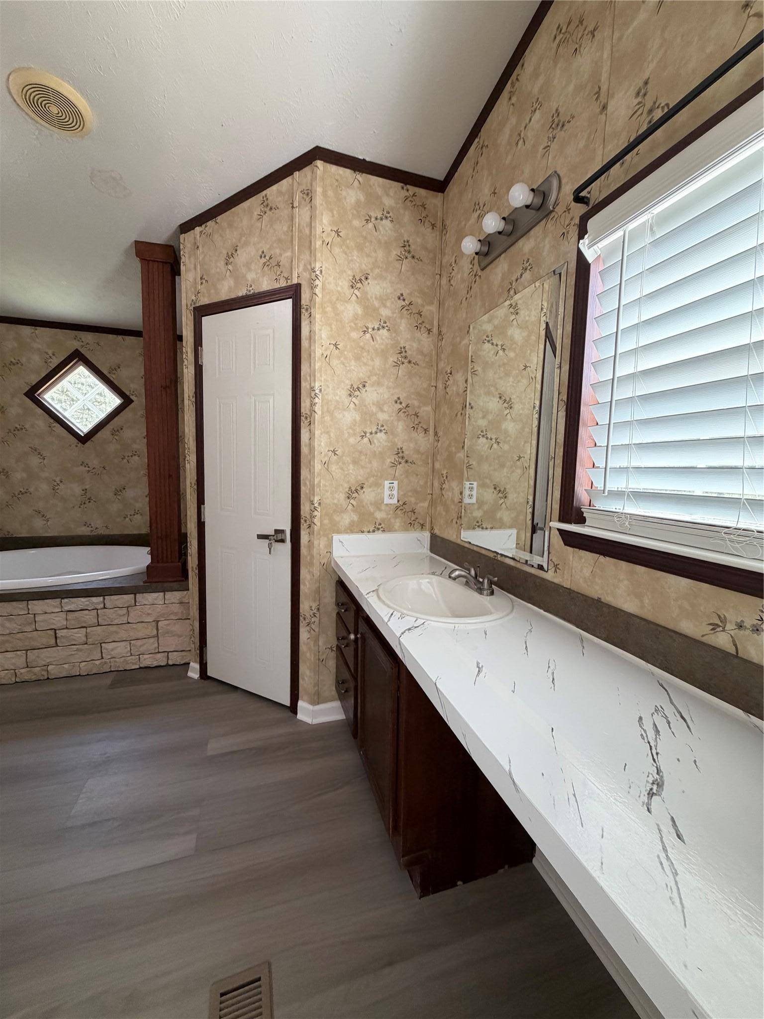 161 Phelan RD, Bastrop, TX 78602