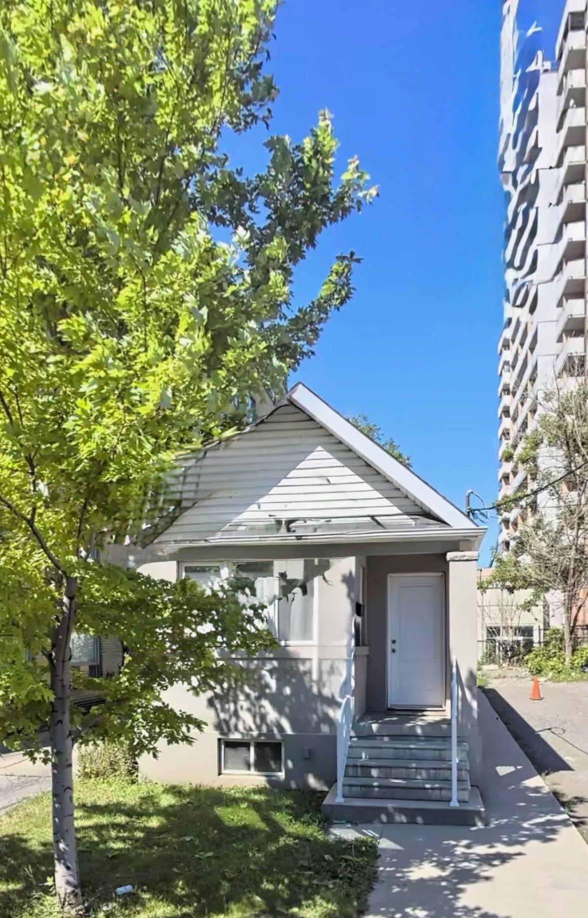 692 Northcliffe BLVD #BSMT, Toronto C03, ON M6E 3M4