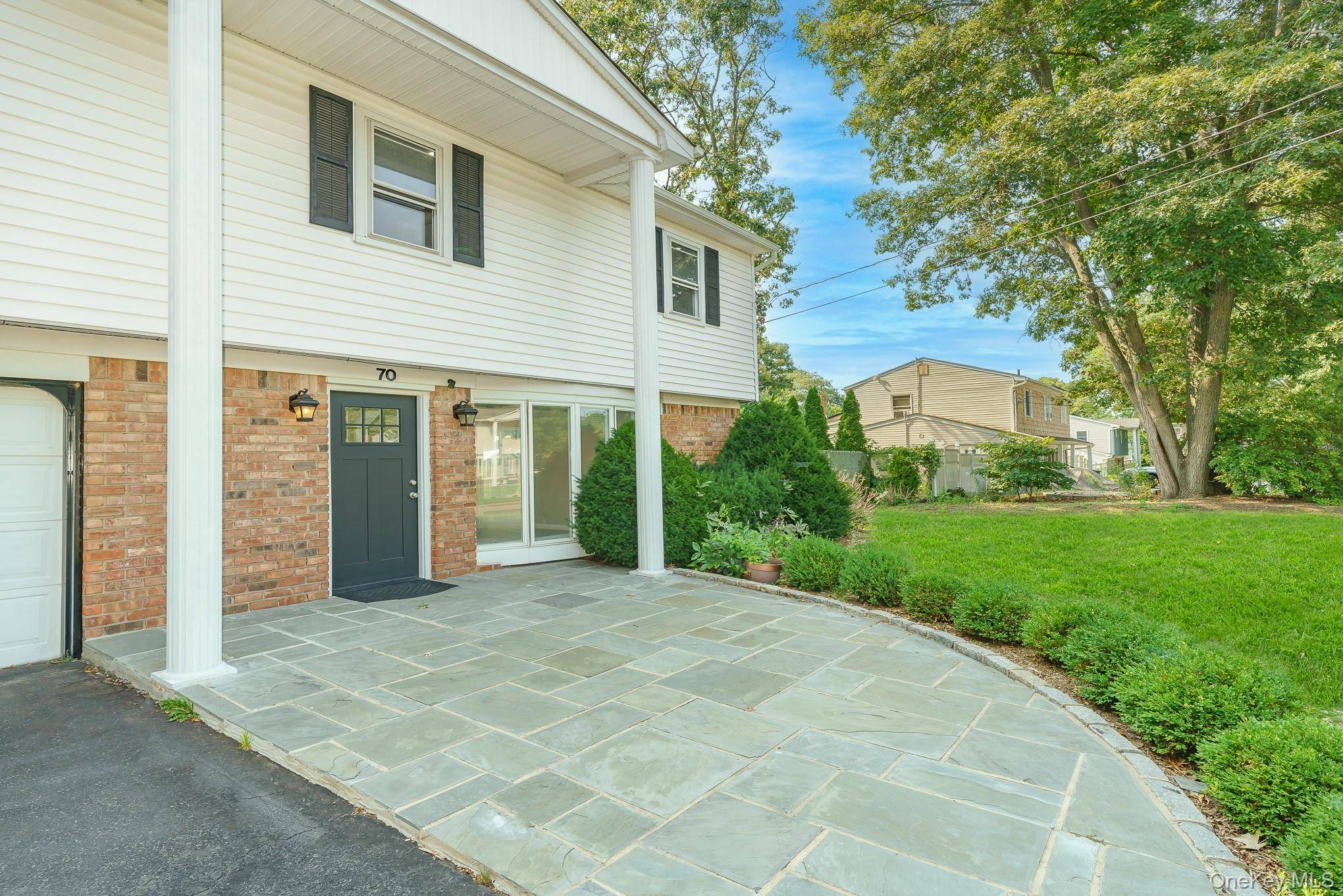 70 Woodview LN, Centereach, NY 11720