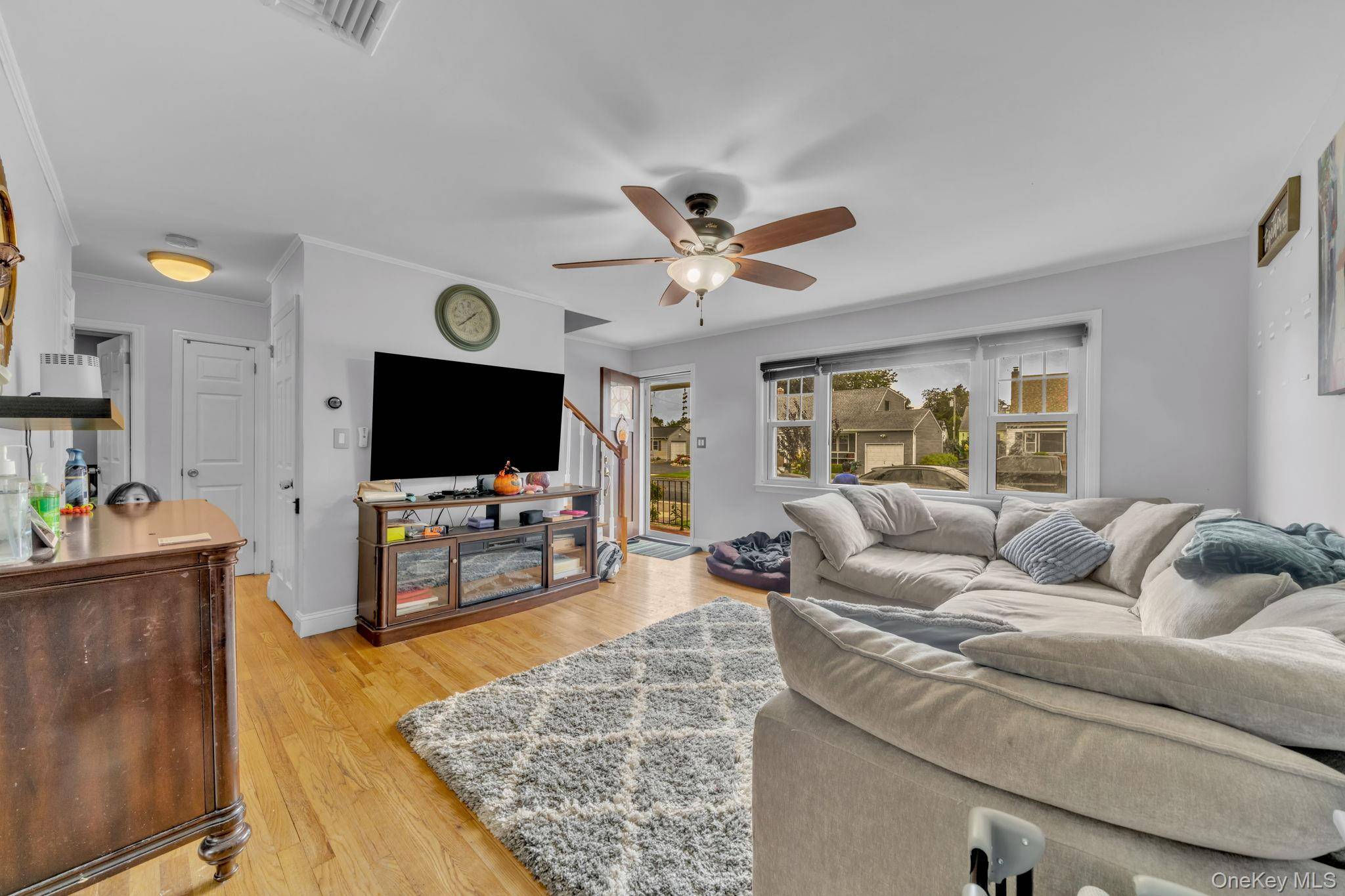 296 Heathcote RD, Lindenhurst, NY 11757