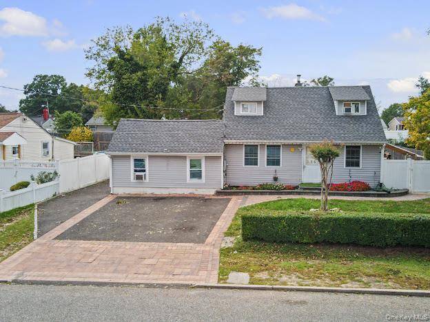 126 Claywood DR, Brentwood, NY 11717