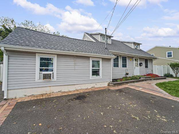 126 Claywood DR, Brentwood, NY 11717