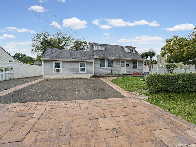 126 Claywood DR, Brentwood, NY 11717
