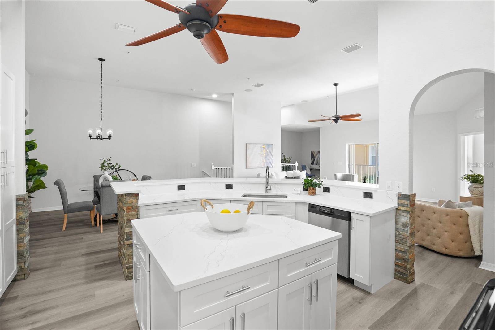 21019 SUNPOINT WAY ##201, Lutz, FL 33558