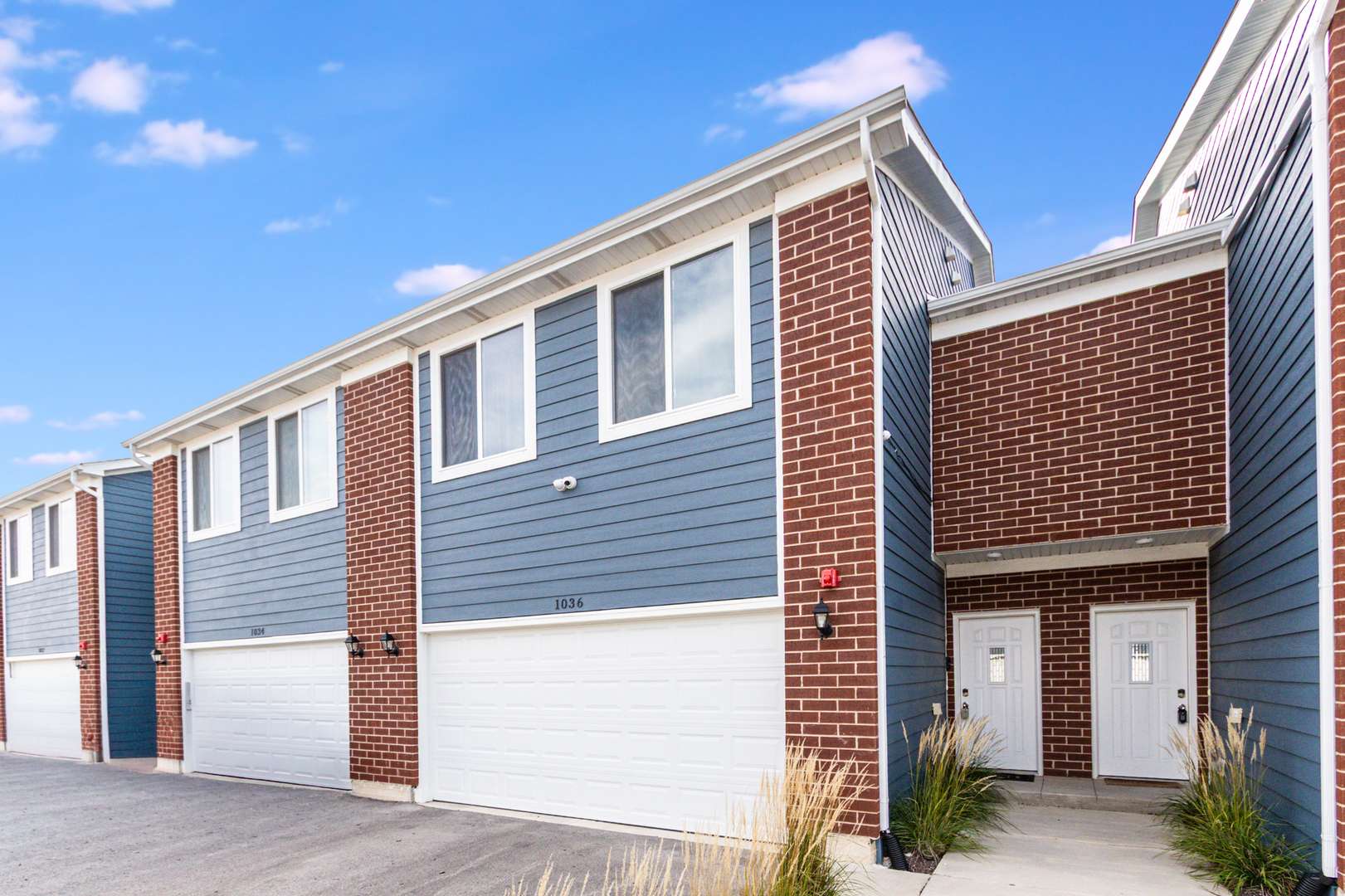 1036 Gillespie LN, Yorkville, IL 60560