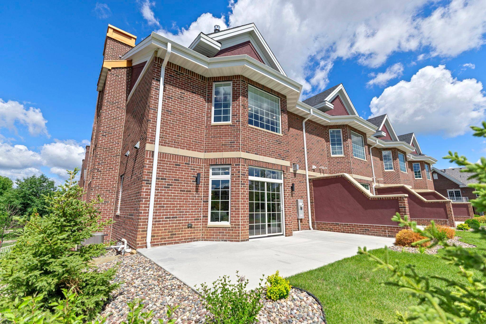 10814 Falling Water LN #D, Woodbury, MN 55129