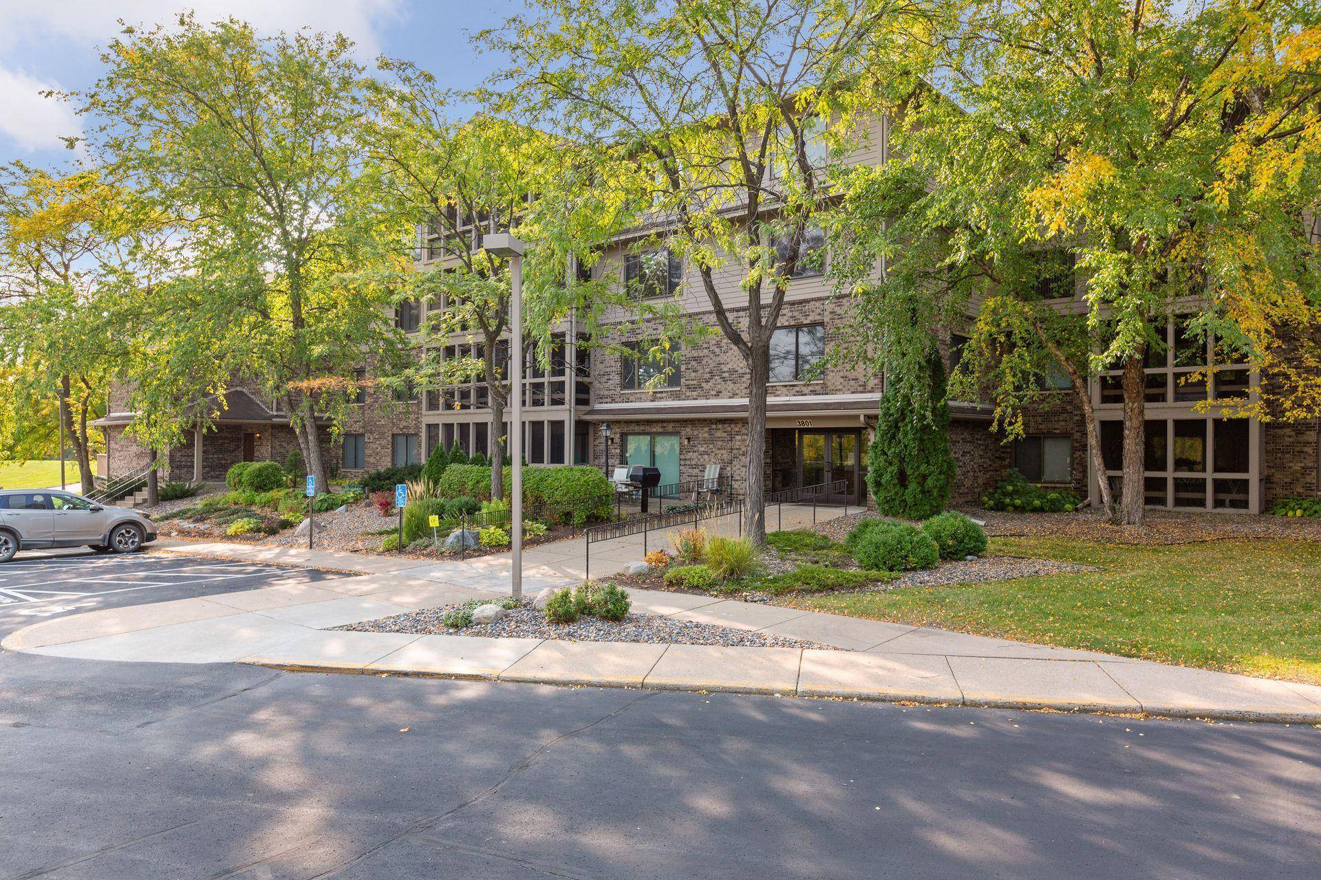3801 W 98th ST #208, Bloomington, MN 55431