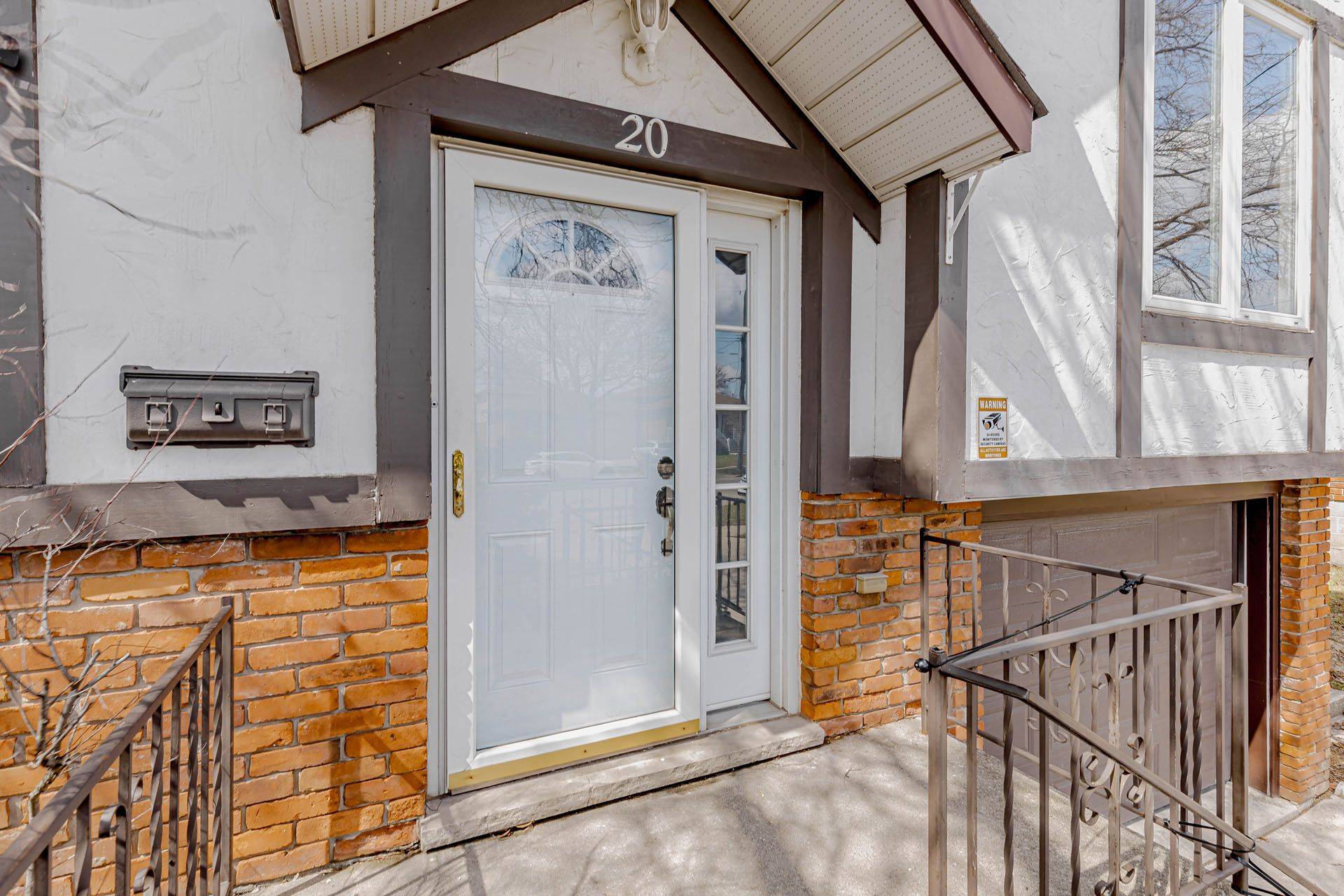 20 Normajean AVE, Hamilton, ON L8W 1S2