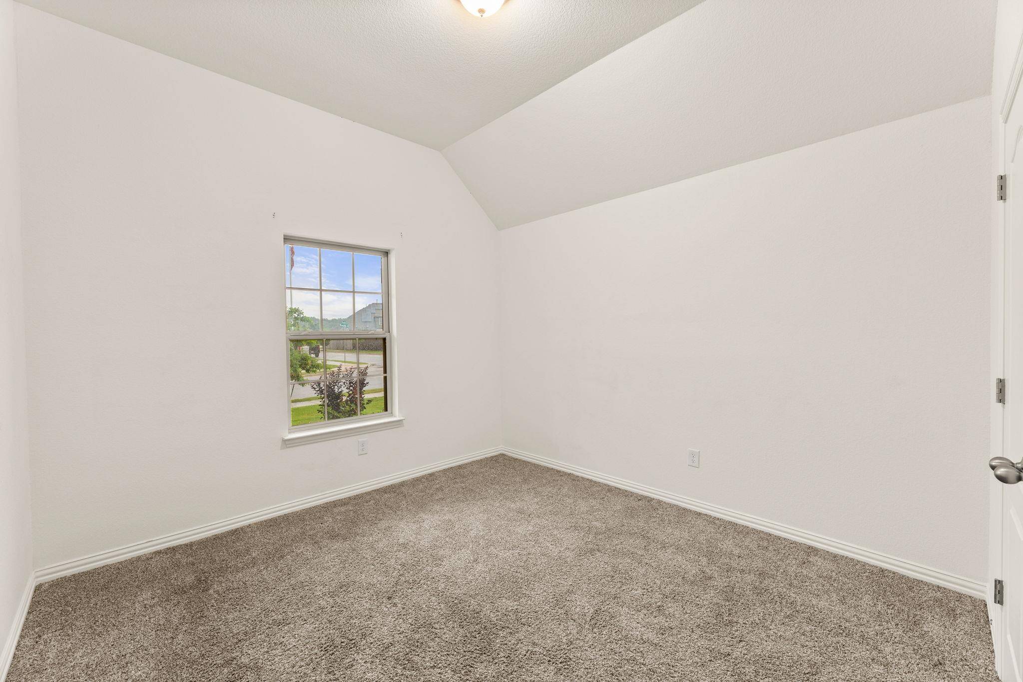 506 Roaming DR, Hutto, TX 78634