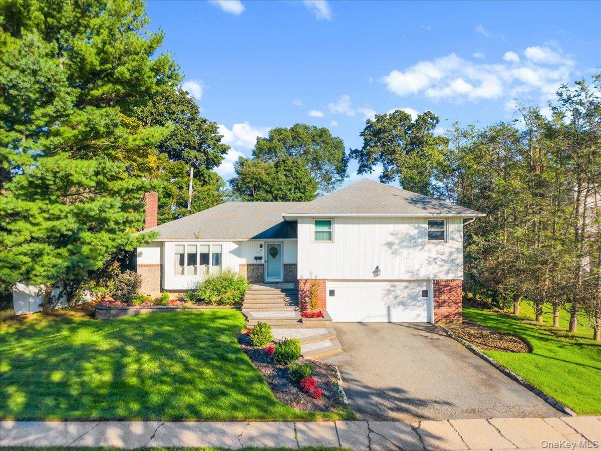 84 Melanie LN, Syosset, NY 11791