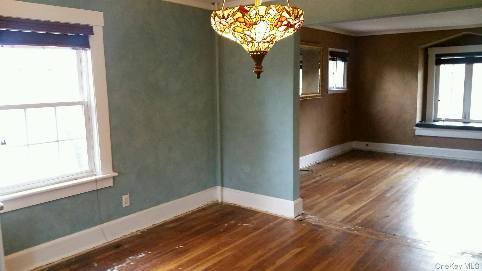 40-09 208th ST #2nd Floor, Bayside, NY 11361