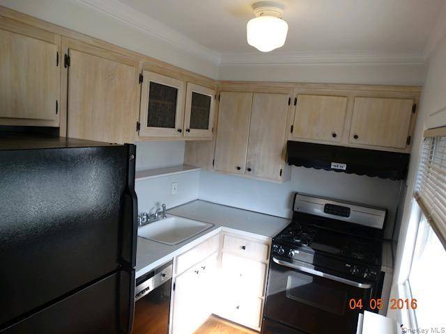 40-09 208th ST #2nd Floor, Bayside, NY 11361