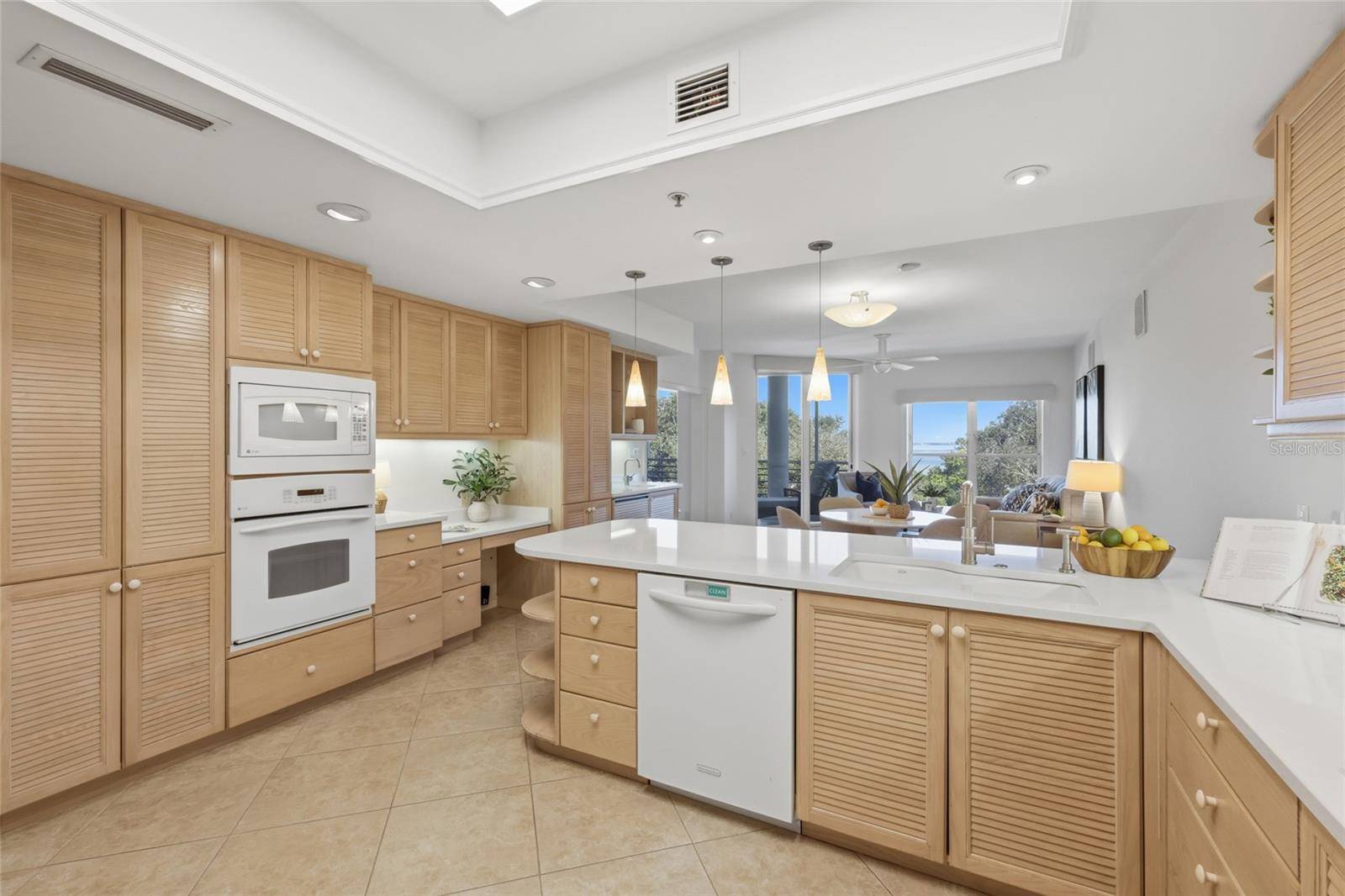 2550 HARBOURSIDE DR #333, Longboat Key, FL 34228