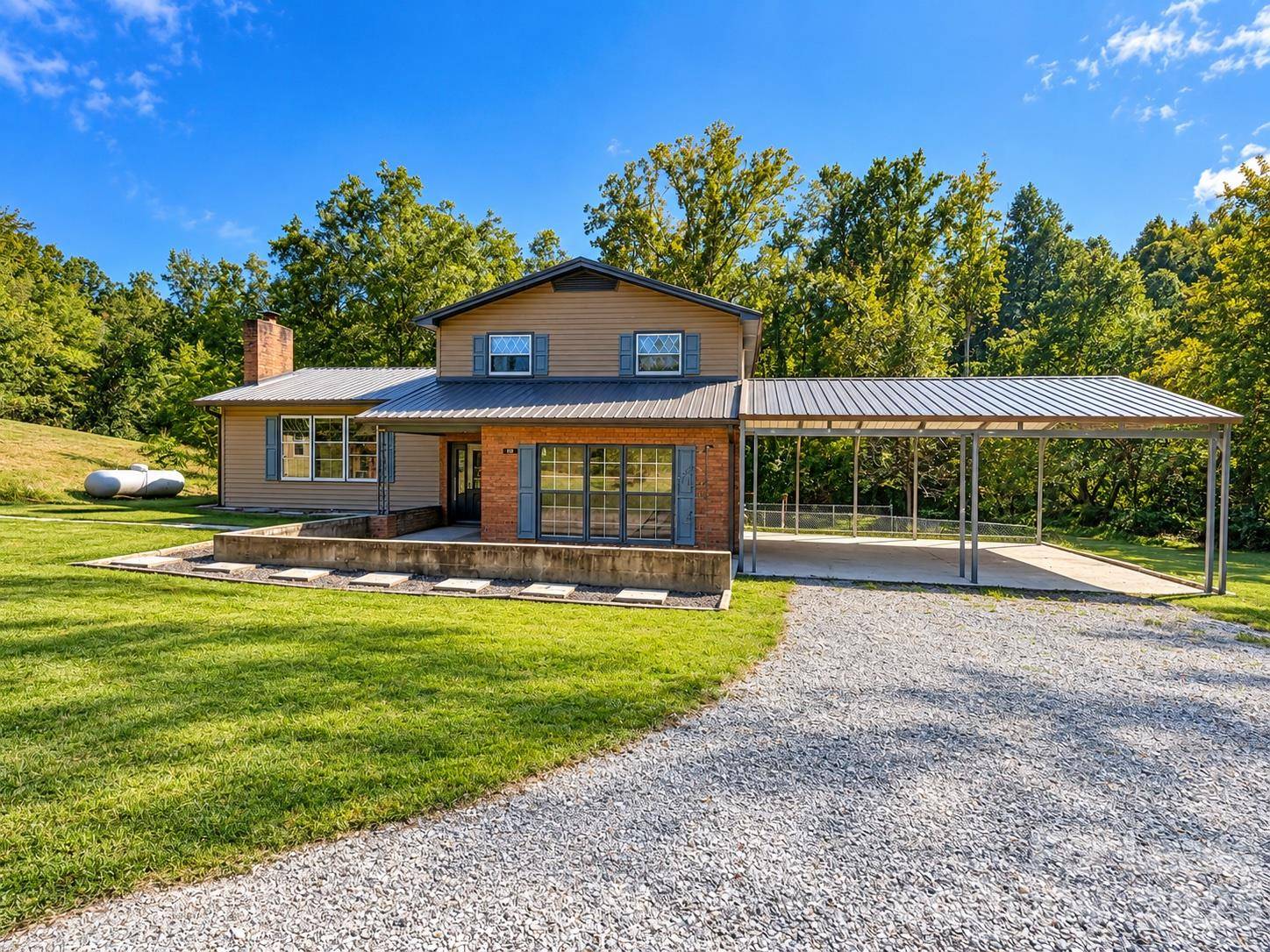 60 Big Dipper DR, Marion, NC 28752