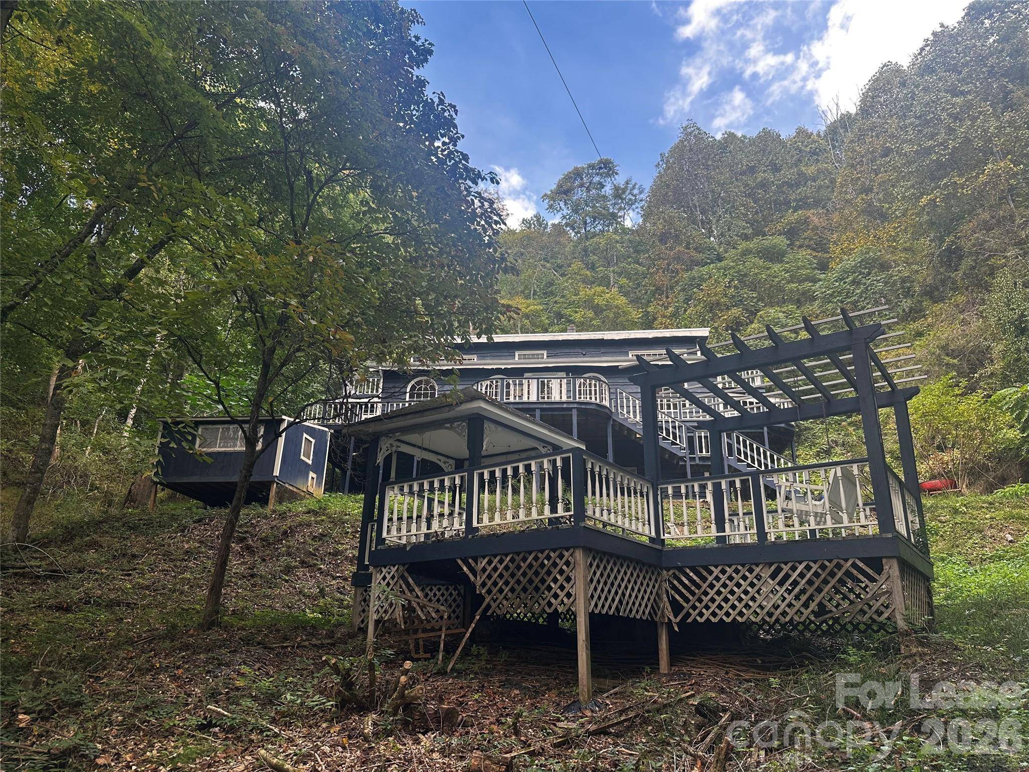 701 Deacon RD, Burnsville, NC 28714