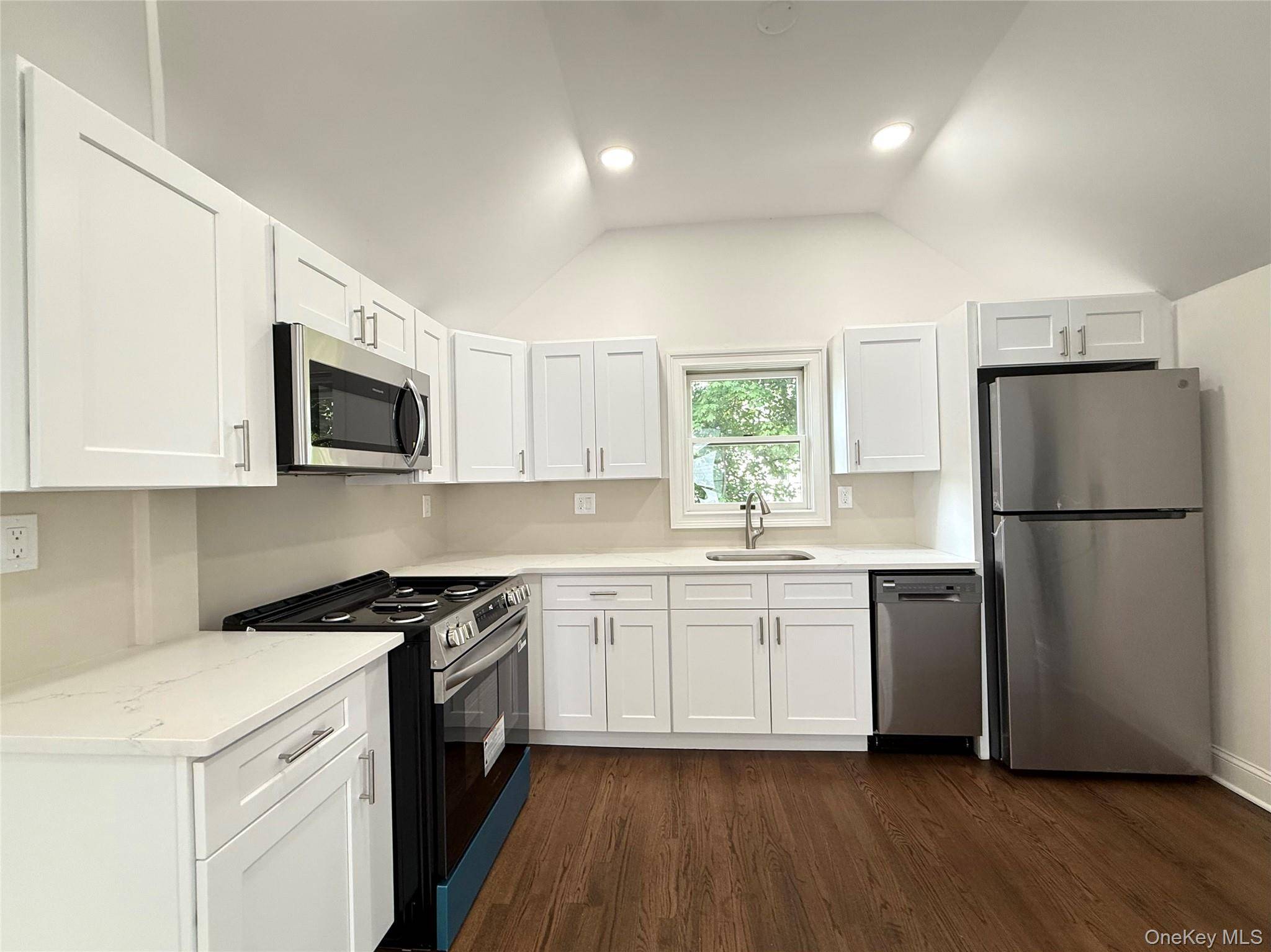 9 E Carver ST, Huntington, NY 11743