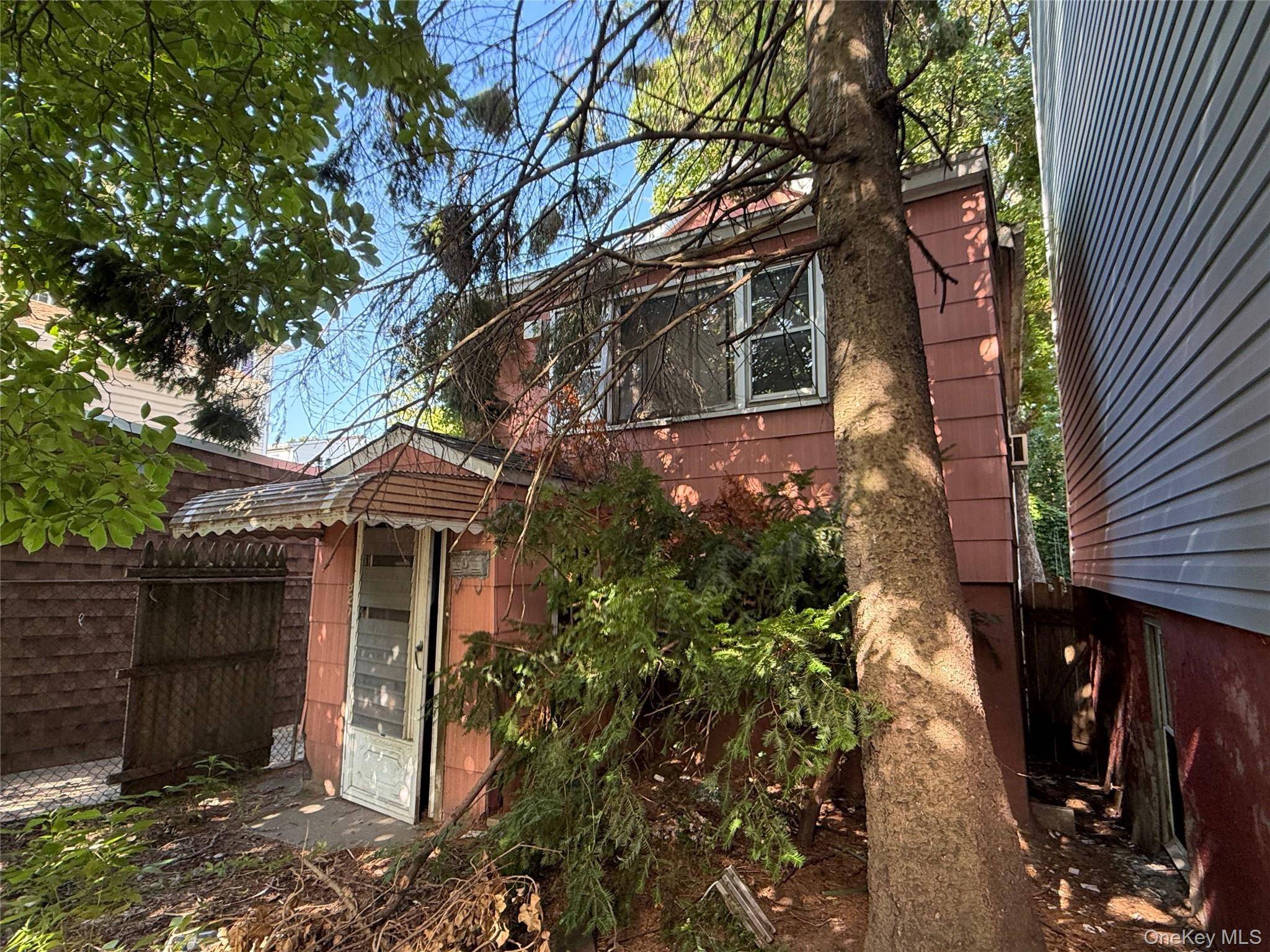 827 Pine ST, Brooklyn, NY 11208