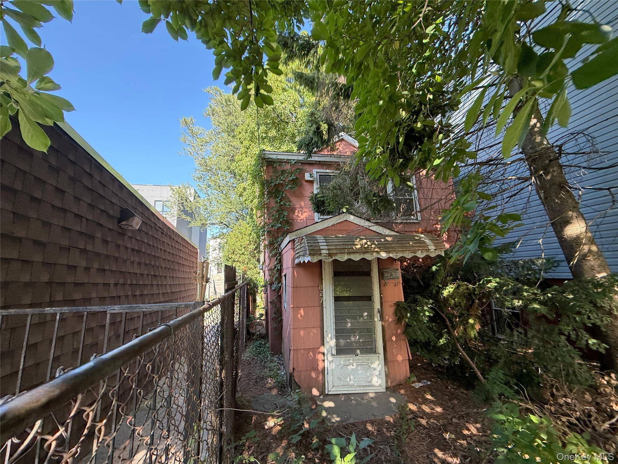 827 Pine ST, Brooklyn, NY 11208