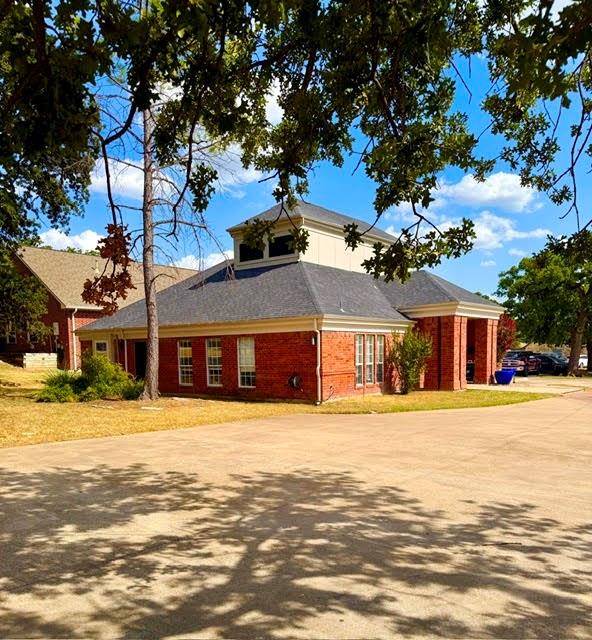 401 Inwood Road, Azle, TX 76020