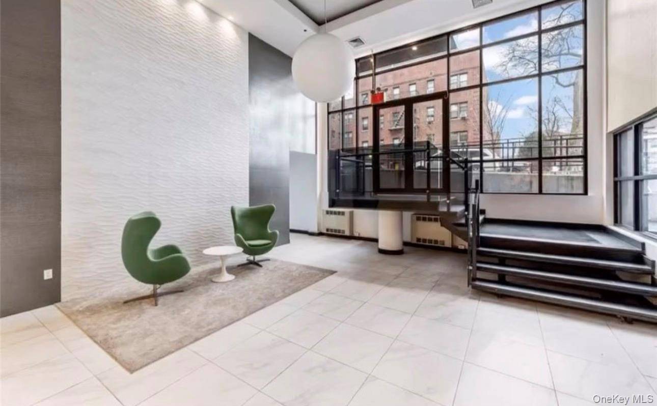 43-12 214 PL ## 3E, Bayside, NY 11361