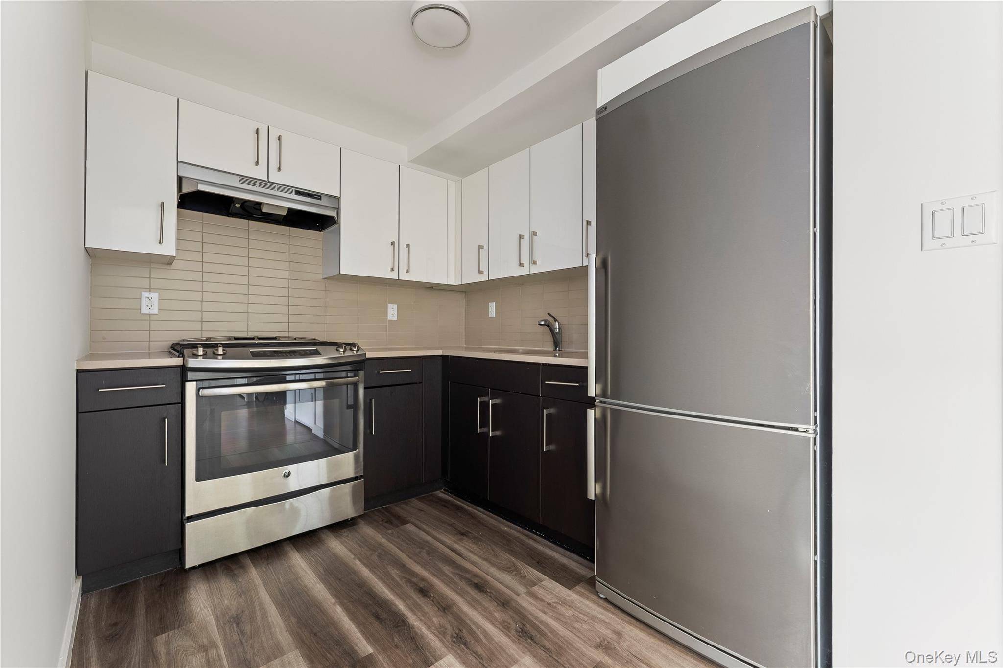 43-12 214 PL ## 3E, Bayside, NY 11361