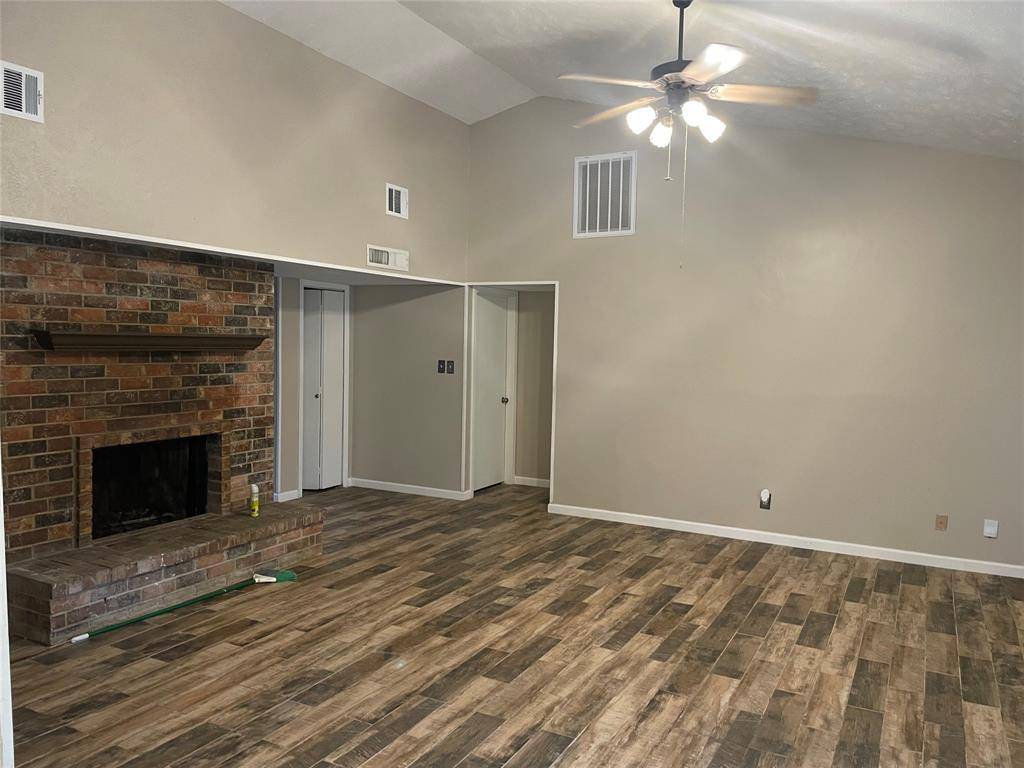 3916 Longmeadow Way, Fort Worth, TX 76133