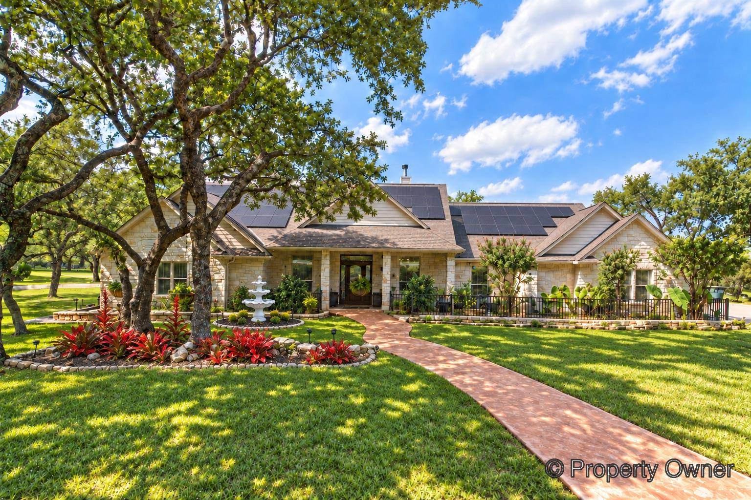 400 Bedford DR, Spicewood, TX 78669