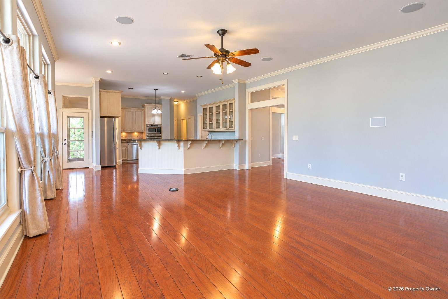 400 Bedford DR, Spicewood, TX 78669