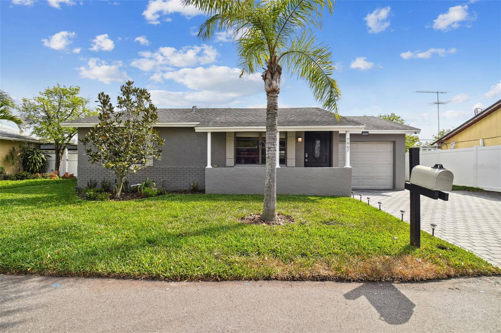 7607 WOODLAND OAKS CT, Tampa, FL 33615